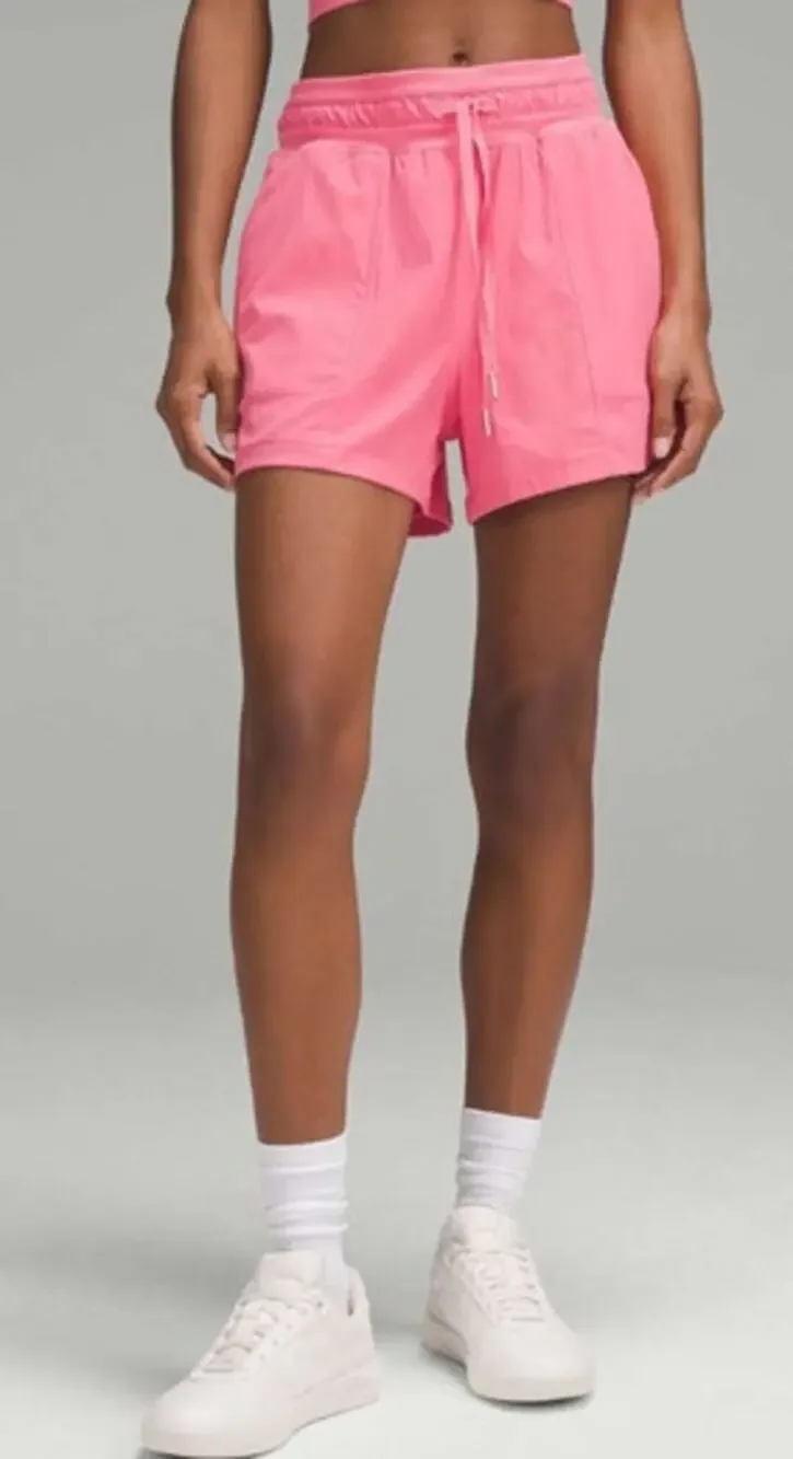 NWOT Womens Lululemon Dance Studio High-Rise Short 3.5
